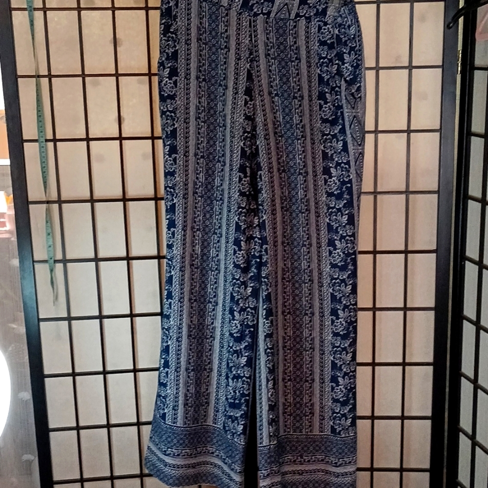 #10.  A Byer  Beach pants😍
